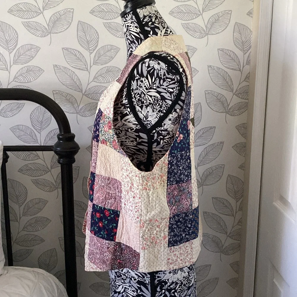 Patchwork Quilted Vest - Picture 2 of 8